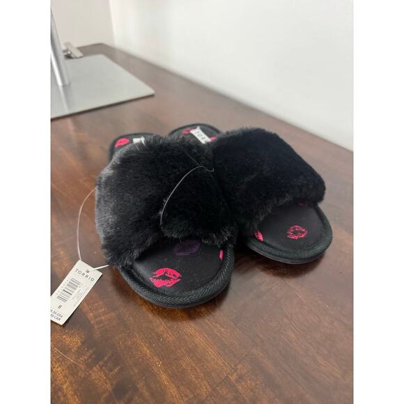 torrid Shoes - Torrid Black Fuzzy Slippers 8W - NWT